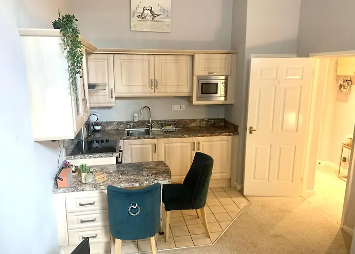 County House City Centre With Parking Sleeps 4