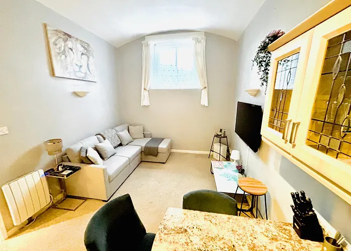 County House City Centre With Parking Sleeps 4