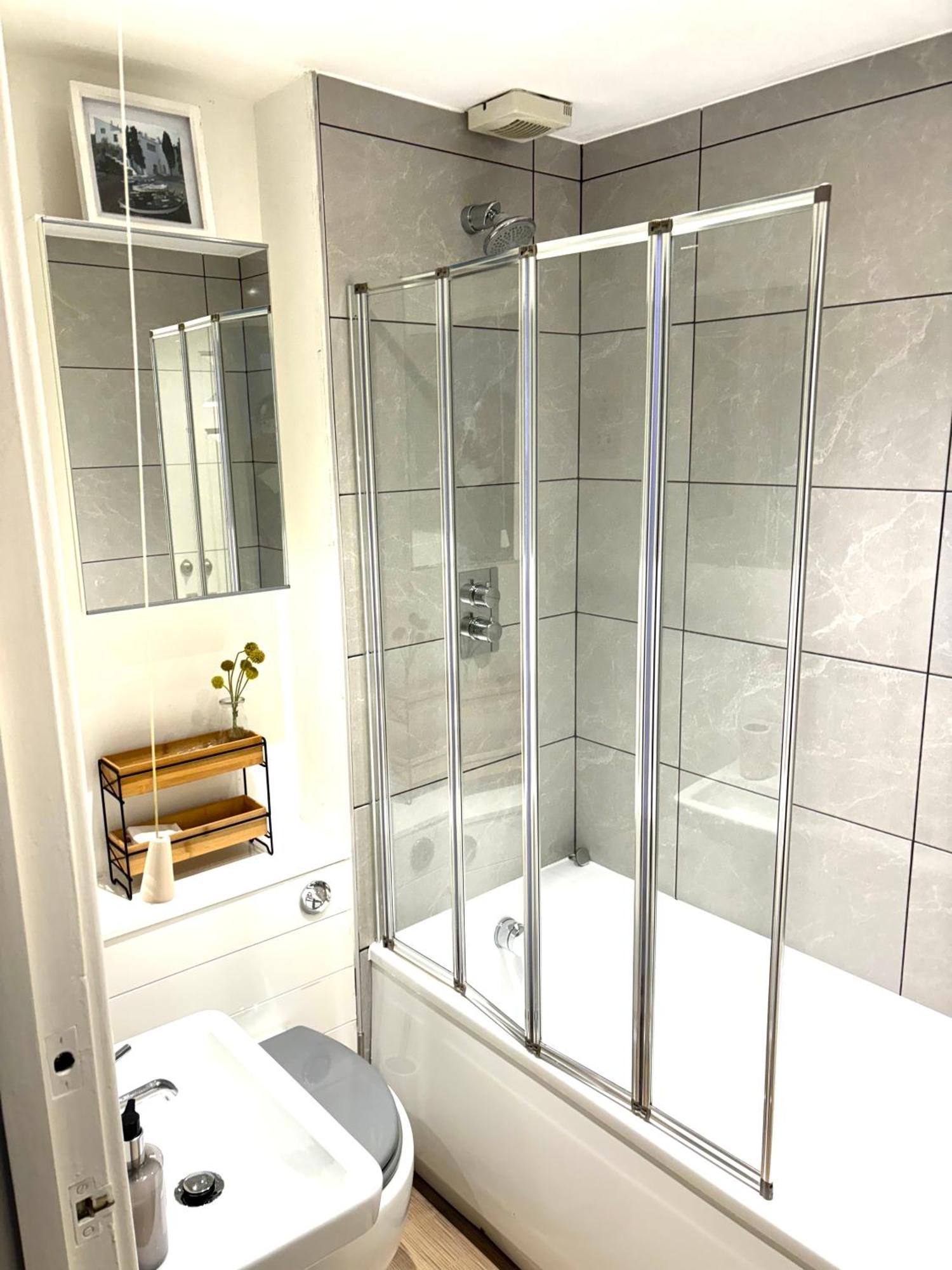 County House Centre With Parking Sleeps 4