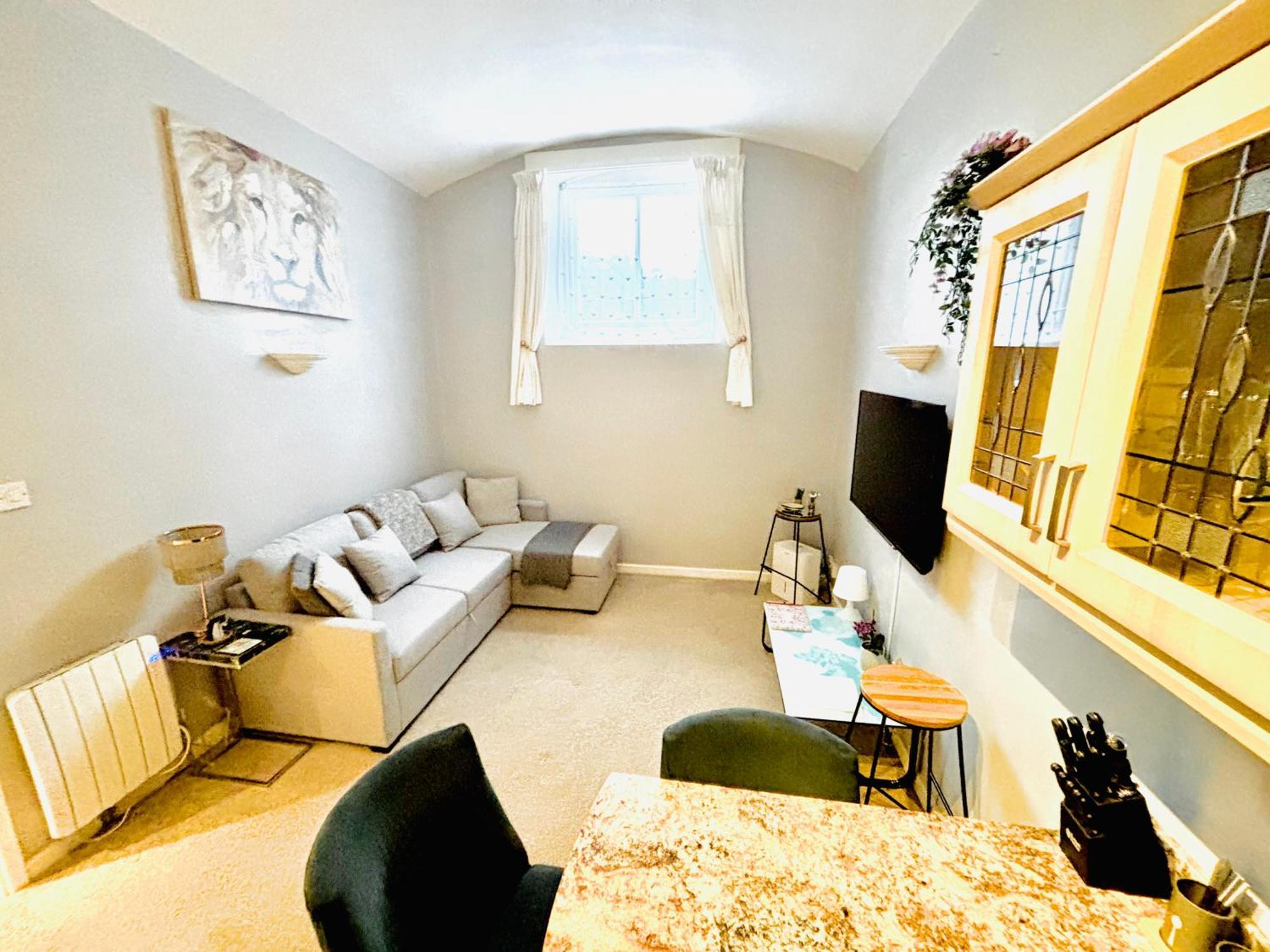 County House Centre With Parking Sleeps 4 Апартаменты