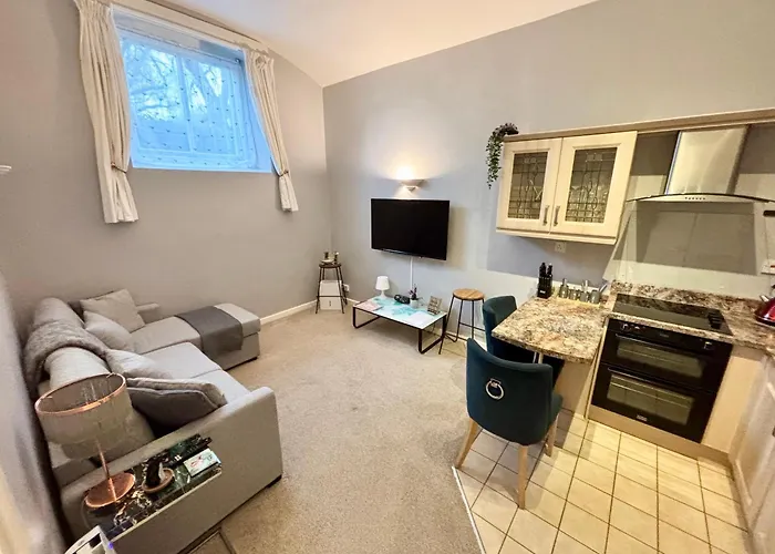 County House City Centre With Parking Sleeps 4